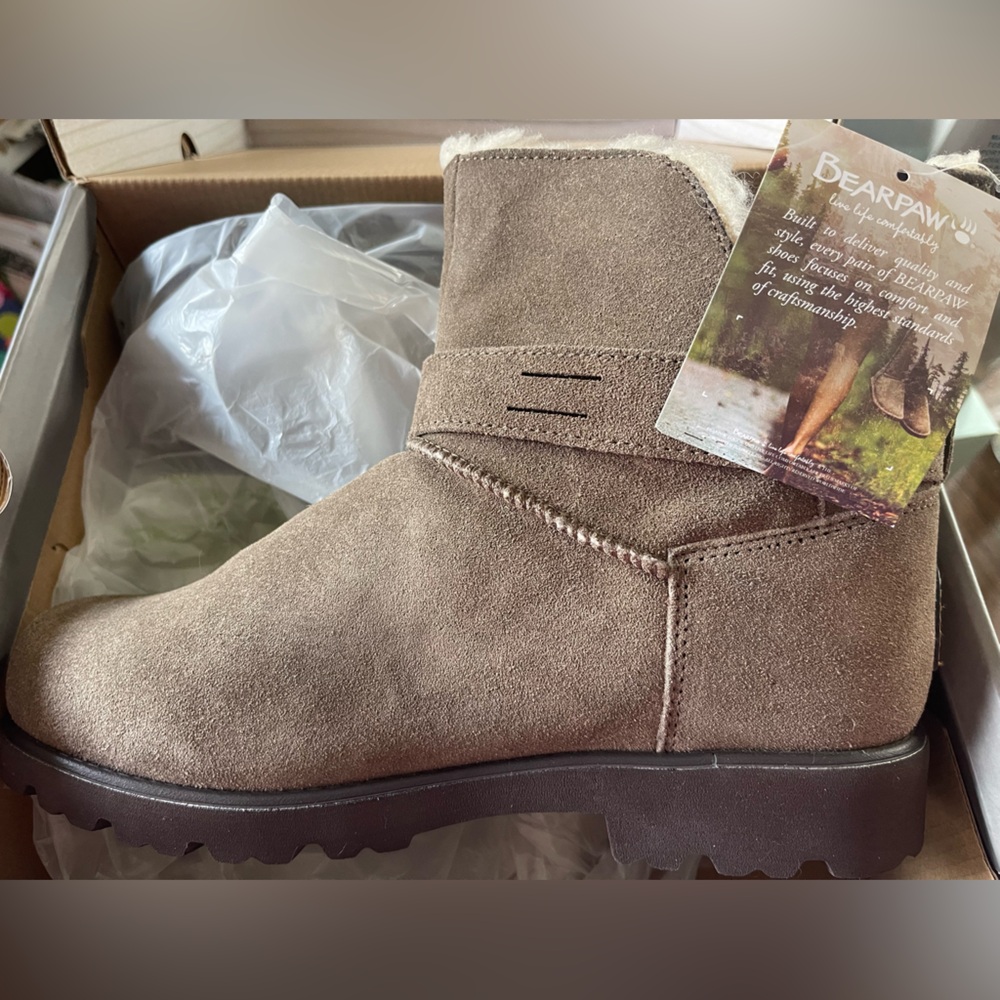 Women’s Bearpaw ankle boots!! 🥾 BRAND NEW IN BOX